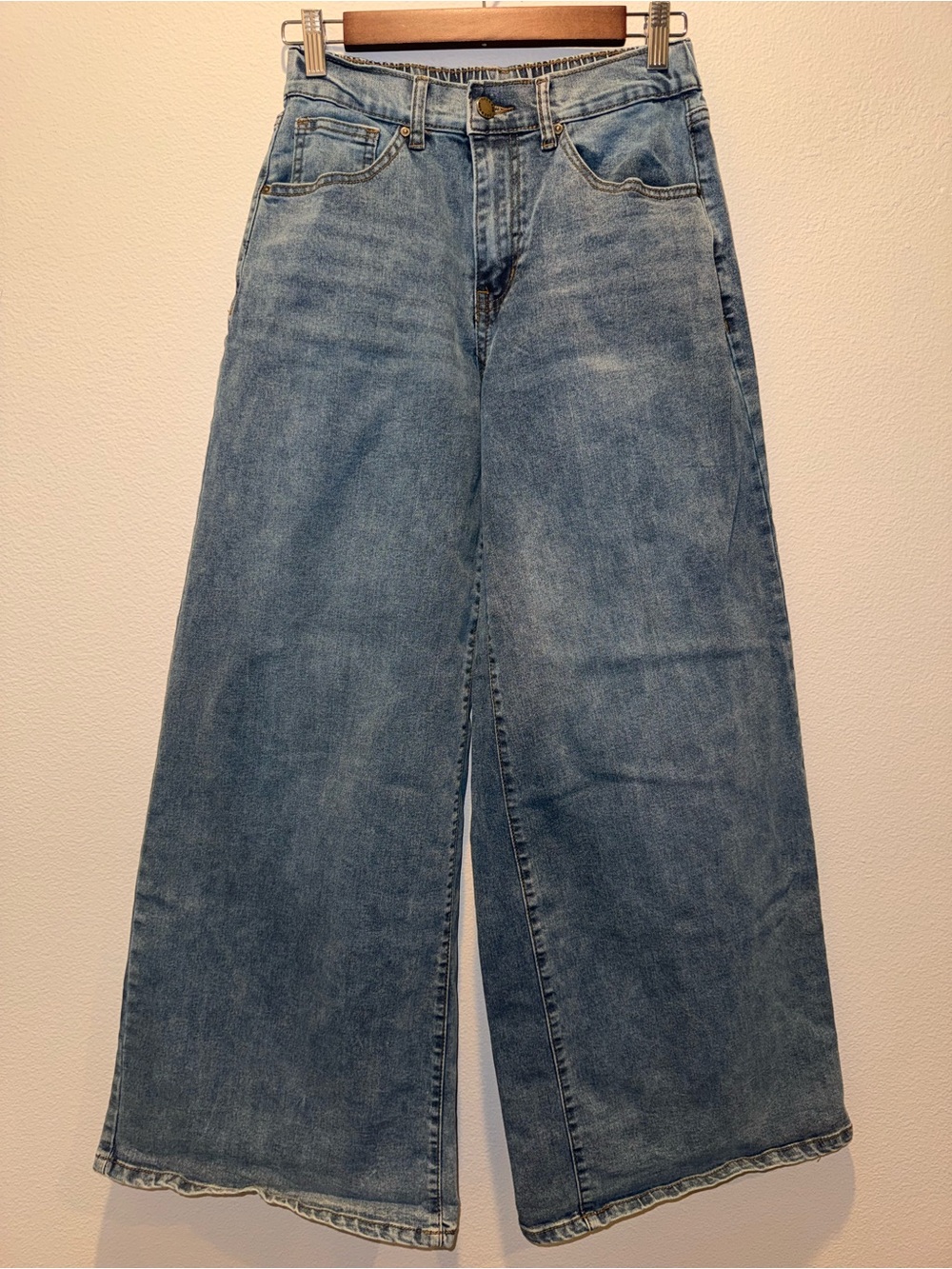 Wide Leg High-Rise Jeans in Light Blue Wash